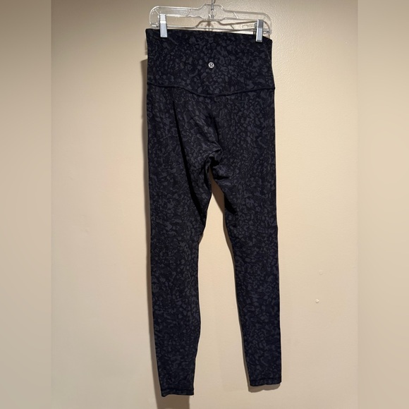 Lululemon Align SHR Pant tight camo size 6 - Picture 6 of 9